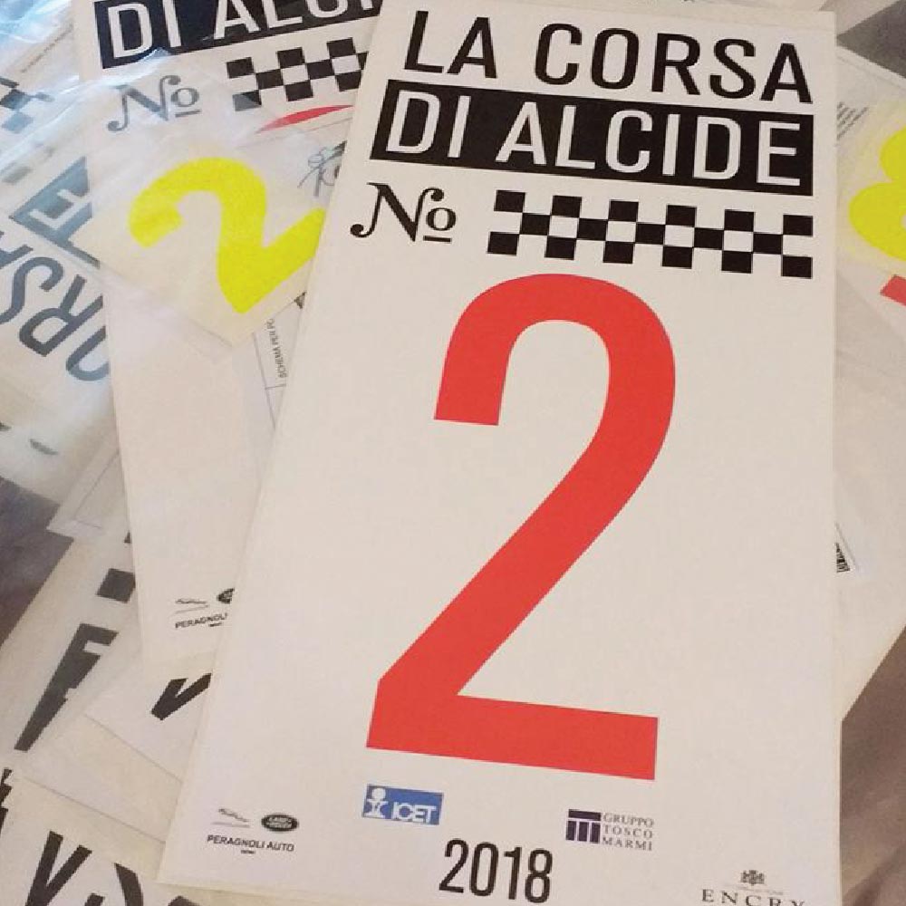 Codice: CCGE001. Adesivi in venile microforato. stampa a colori. Adatti per uso esterno ed interno. Ideali per le vernici più delicate. Si possono